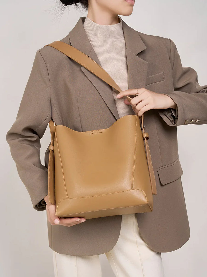 Bolsa Feminina em Couro Genuíno - Stevens